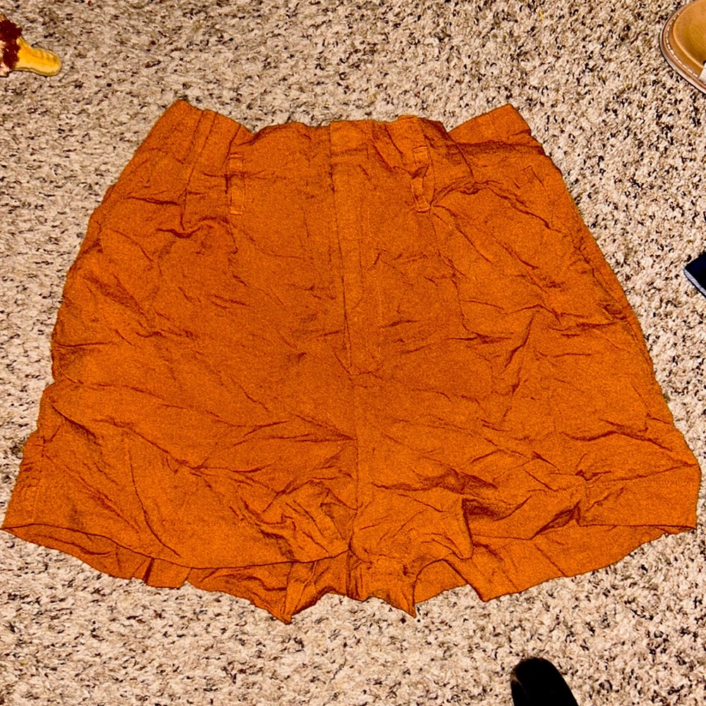 Brown shorts with belt loop